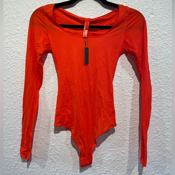 NWT SKIMS Sheer Scoop Neck Long Sleeve Thong Bodysuit Poppy Size S & 3x - Picture 8 of 8
